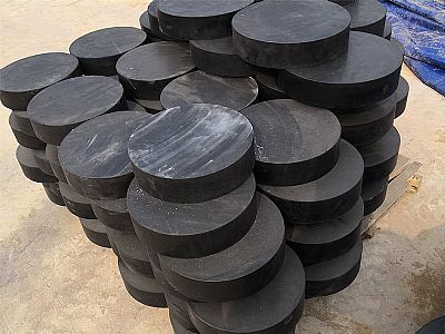 延吉市板式橡胶支座由若干层橡胶片与薄钢板经加压硫化